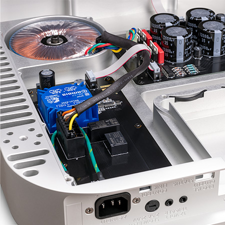 10403000 - Select Digital Director - Linear Power Supply Close Up - 450px